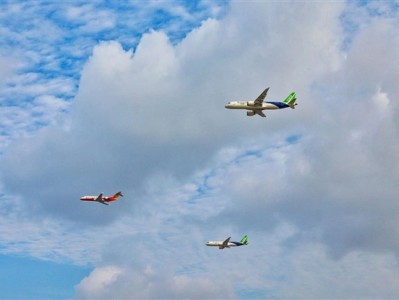中国商飞C909、C919三机编队气贯长虹！C929模型亮相 !