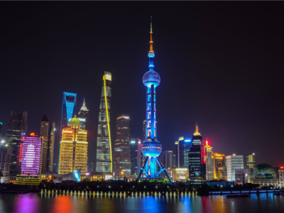 上海东方明珠玻璃地板疑热炸 工作人员：已紧急处理 !