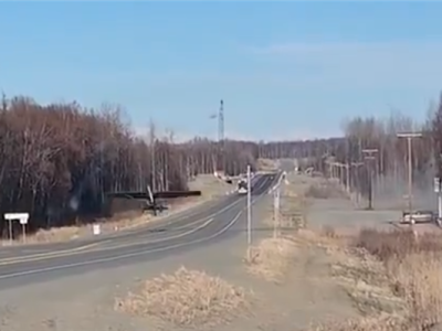 美国一顾客吃完饭 直接在公路上起飞飞机回家！网友：GTA既视感 ！