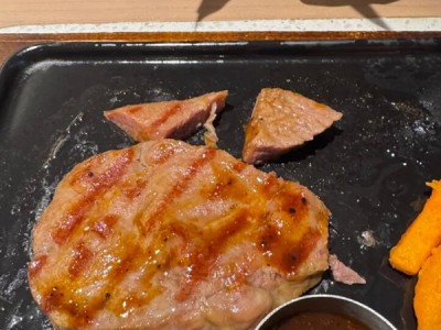 必胜客用芝麻小字标注调理牛排 罗永浩：商人不可能老实 也不容易 ！