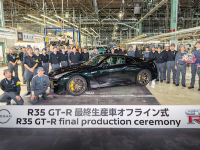 一代战神落幕！日产R35 GT-R最后一台车在日本下线 ！