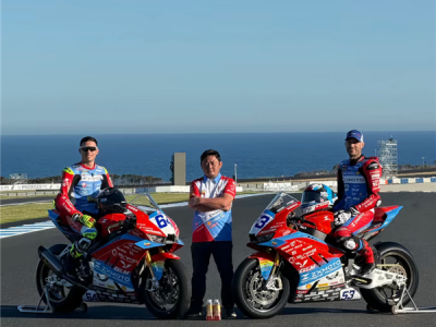 笑喷！张雪接受媒体采访太耿直 网友：这是能播的吗？