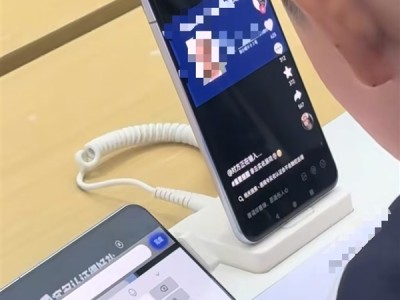 手机店内小孩哥用通缉令上证件号认证游戏 官方提醒：不要效仿 可能会被拘留 !