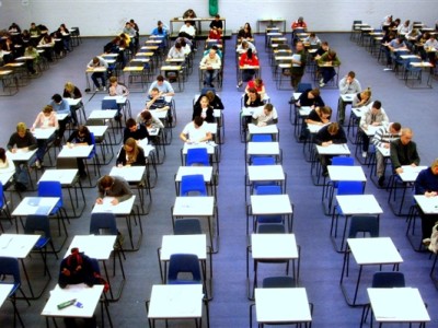 减轻老师负担！教育部：推进AI在日常考试命题、阅卷等 ！