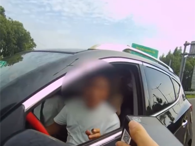男子一直没考过科目一 还敢替女友开车：她高速没胆开 ！