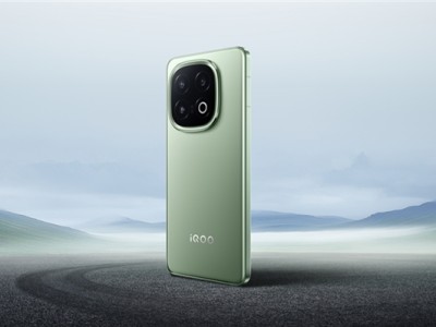跳过14！iQOO 15提前预热：顶级2K屏性能旗舰 !