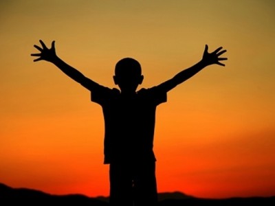 5岁男孩患病从小瘫痪突然站立 妈妈心酸：努力没有白费 ！