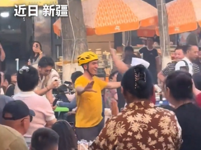 外卖没到的原因找到了：商家和骑手肆意斗舞 网友：双方对自己的舞蹈很满意 ！