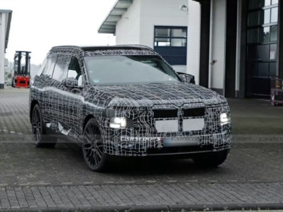 宝马全新一代X7新谍照曝光：分体式LED大灯 外观线条更硬朗 ！