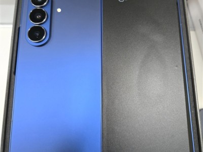 三星史上最薄折叠屏！Galaxy Z Fold7真机首曝：中框跟卡托差不多厚 ！