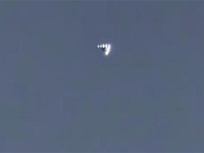 美国洛杉矶上空现V形“UFO”：主体呈回旋镖状 !