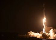 SpaceX再发射13颗可直连手机的星链卫星：每颗重达875公斤 ！